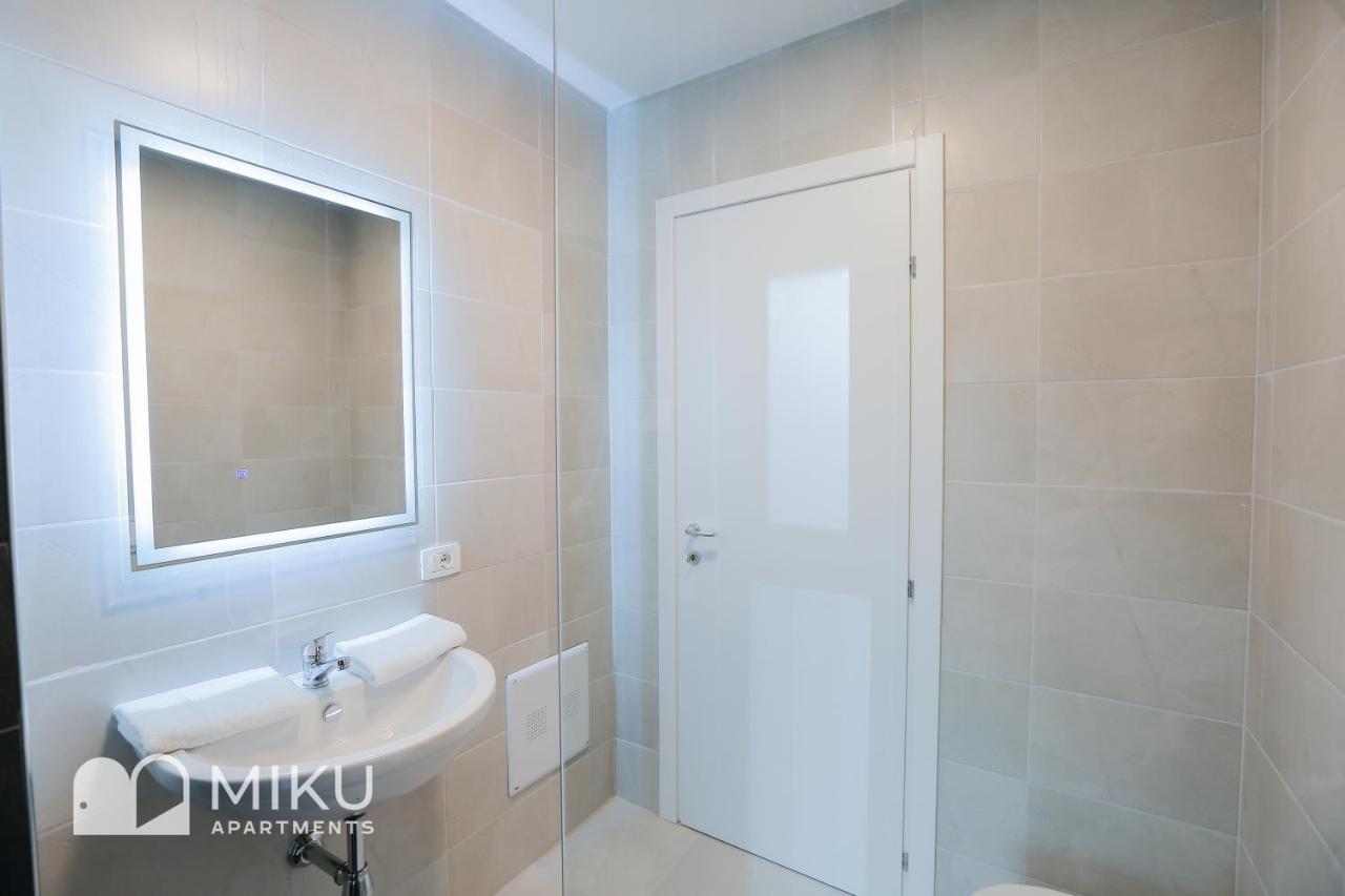 Miku Apartment - Glamorous 1Bedroom Apartment At Olympic Residence Tirana Exterior photo
